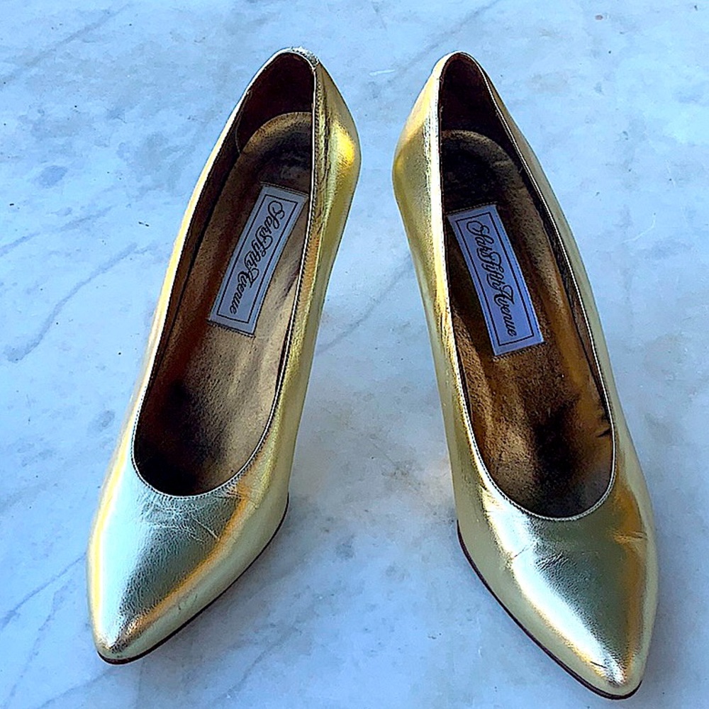 SAKS FIFTH AVENUE HEELS VINTAGE GOLD MADE IN ITALY 3 1/2 IN SIZE 9  GENTLY WORN